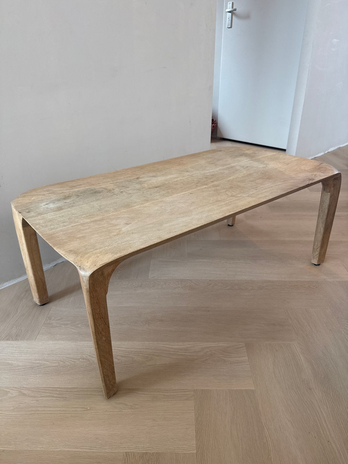 Stijlvolle houten salontafel - ronde vormen japandi, Ophalen, Gebruikt, 100 tot 150 cm, 50 tot 100 cm