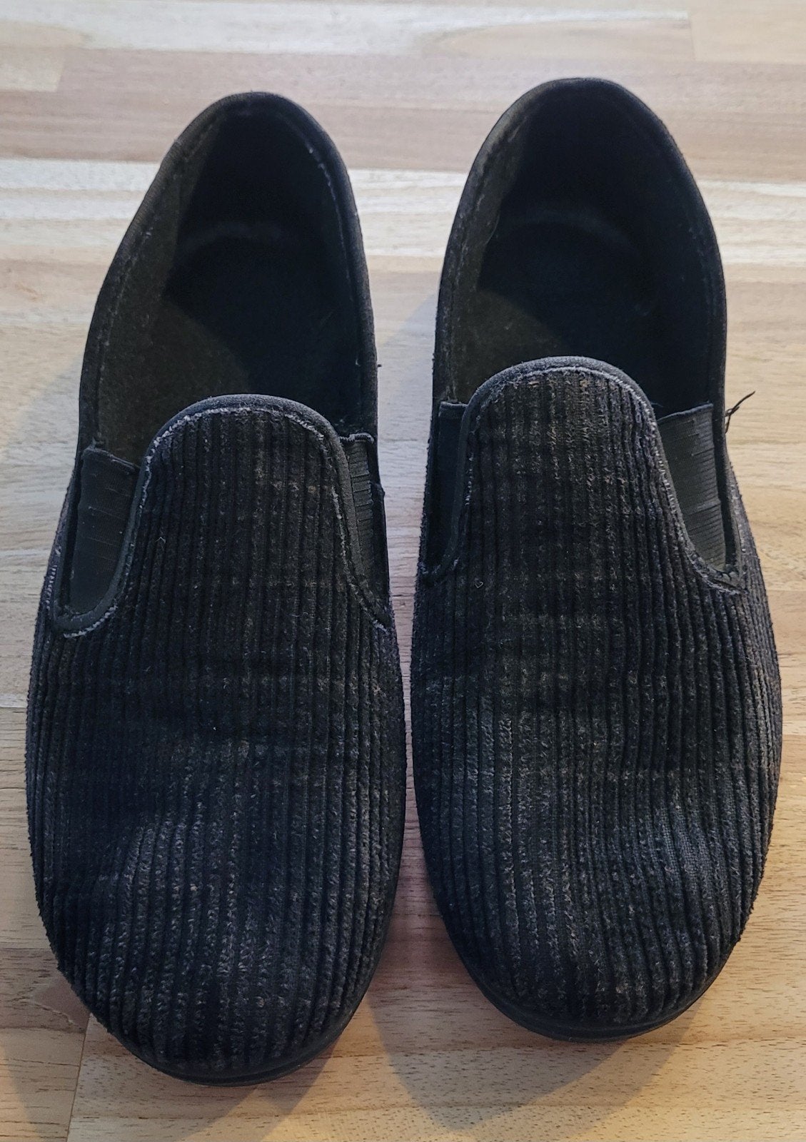 Zwarte corduroy pantoffels - Rohde - Maat 41, Zwart, Ophalen of Verzenden, Pantoffels of Sloffen, Gedragen