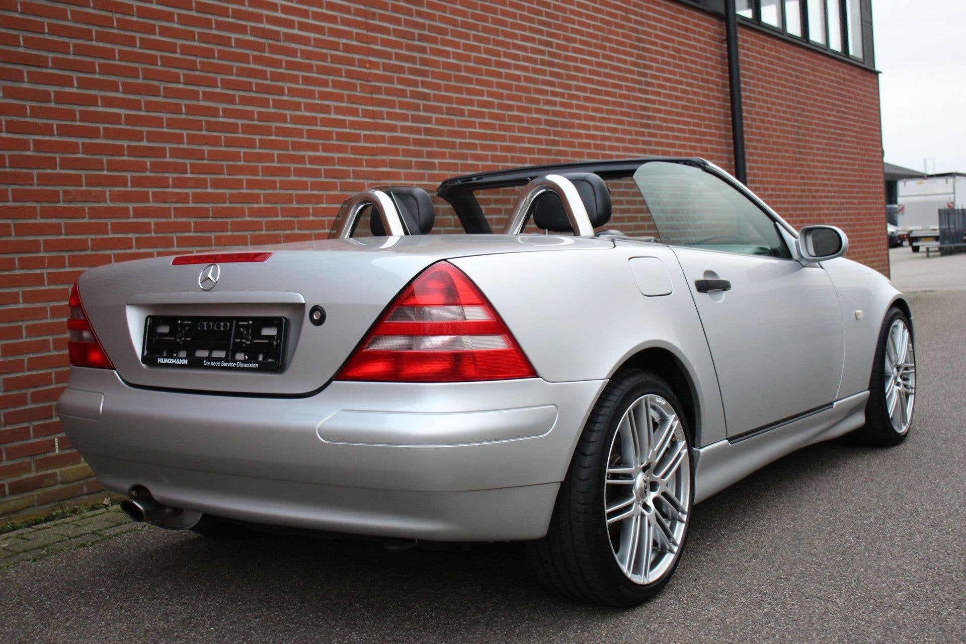 Mercedes-Benz SLK 200 FULL OPTIONS AIRCO NETTE STAAT LEDER!, Auto's, Voorwielaandrijving, 1998 cc, Stof, Zwart