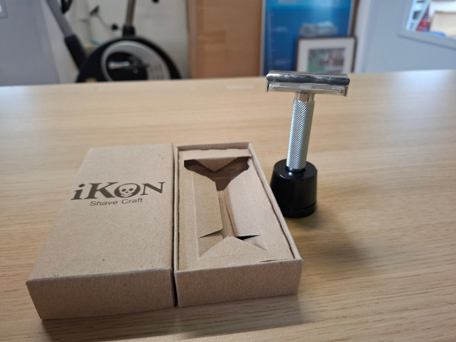 iKon Shave Craft scheermes met standaard, Overige typen, Info@ikonrazors.com, Ophalen of Verzenden, IKon Shave Craft