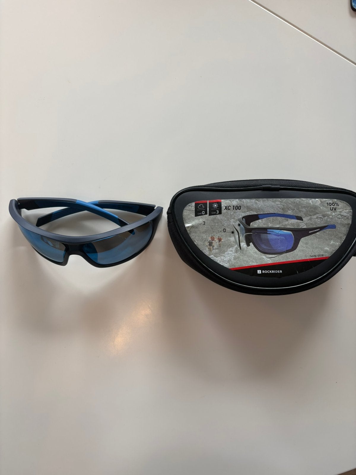 Rockrider XC 100 sportzonnebril- UV400- met hoes, Ophalen, Zo goed als nieuw