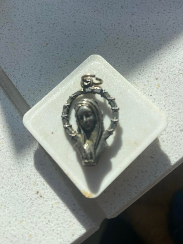 Heilige Madonna Hanger - Zilverkleurig Religieus Sieraad, Ophalen of Verzenden, Gebruikt, Zilver, Overige voorstellingen