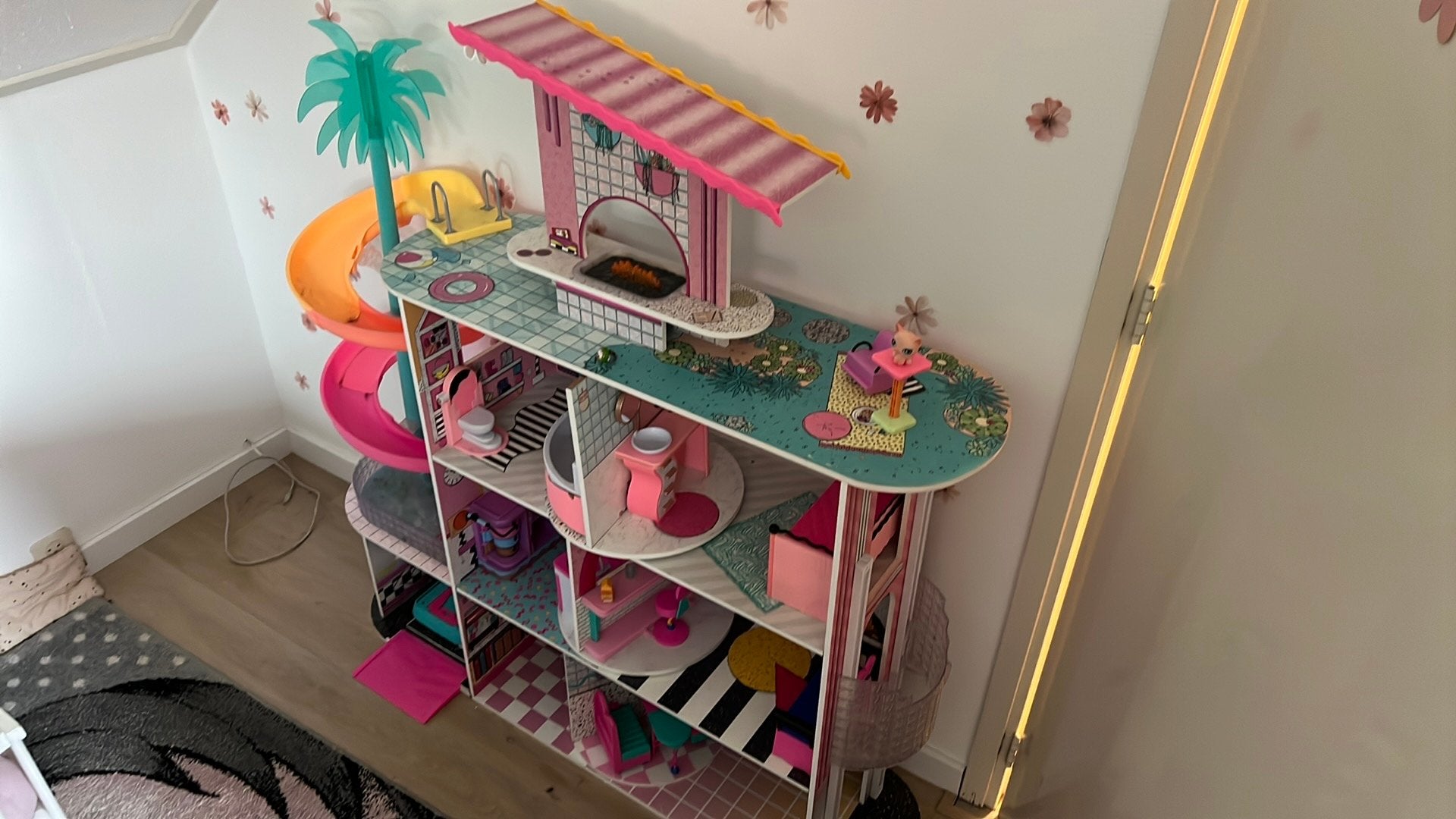 LOL Surprise poppenhuis!, Kinderen en Baby's, Speelgoed | Poppenhuizen, Ophalen, Gebruikt, Poppenhuis