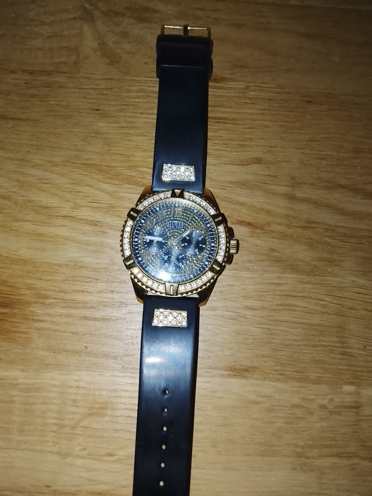Guess horloge met strass en siliconen bandje, Ophalen, Overige materialen, Gebruikt, Guess