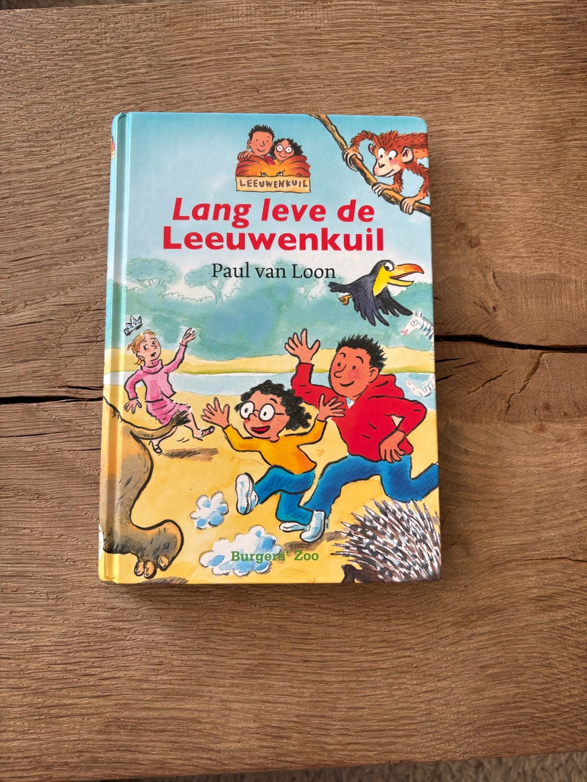 Lang leve de Leeuwenkuil - Paul van Loon, Ophalen of Verzenden, Zo goed als nieuw, Fictie algemeen
