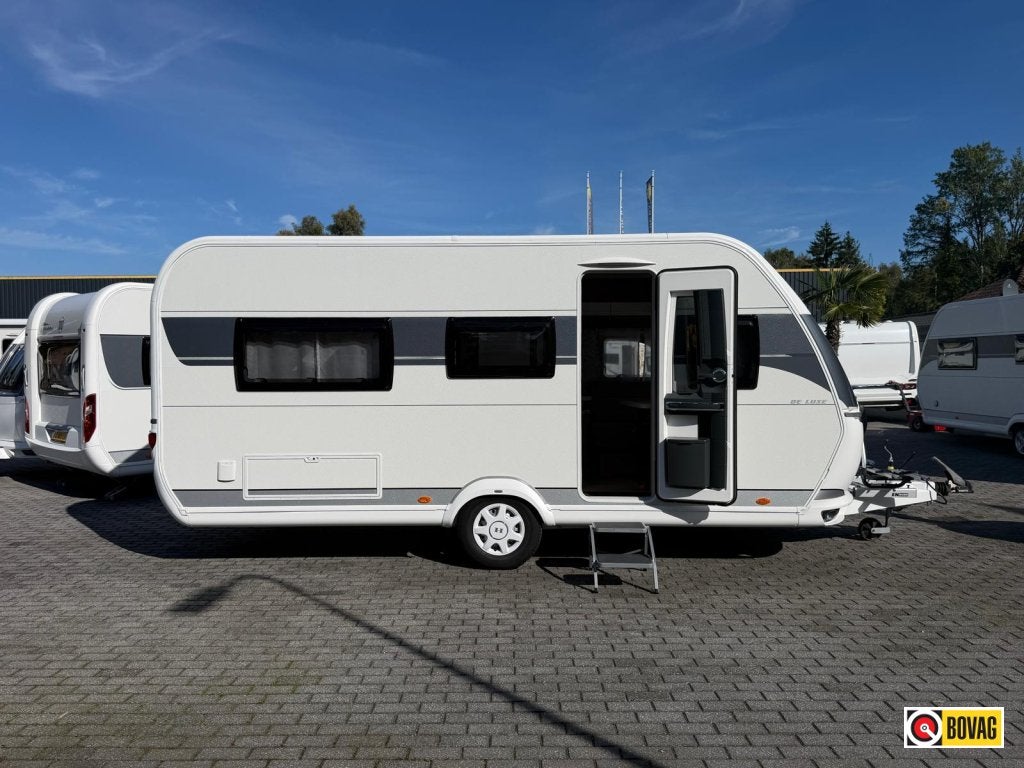 Hobby De Luxe 460 LU In NIEUWSTAAT!, Caravans en Kamperen, Rondzit, Hobby, Bedrijf, 4 tot 5 meter