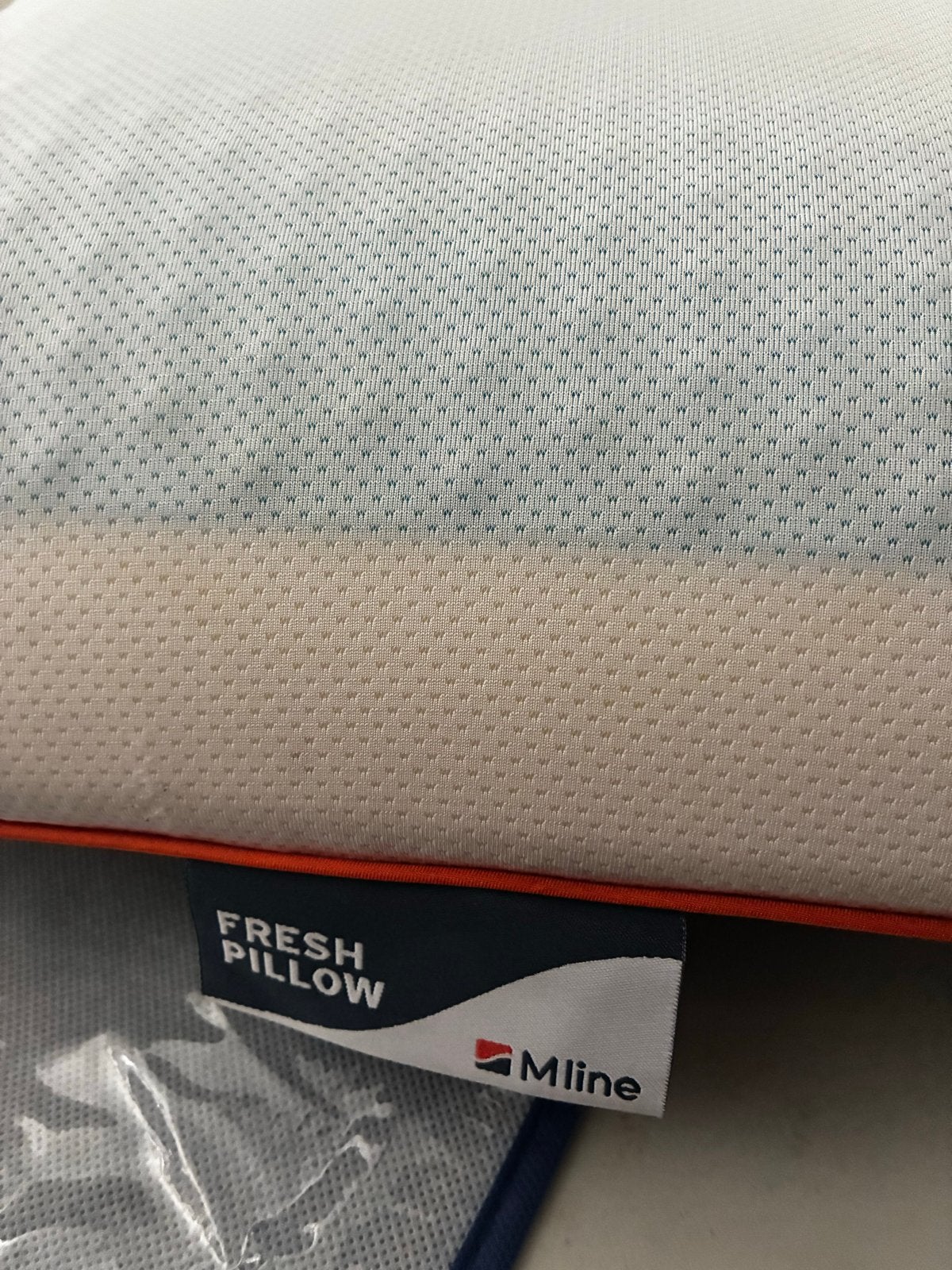 M-line Fresh Pillow - Ideaal voor warme nachten, Eenpersoons, Blauw, Nieuw, Ophalen of Verzenden