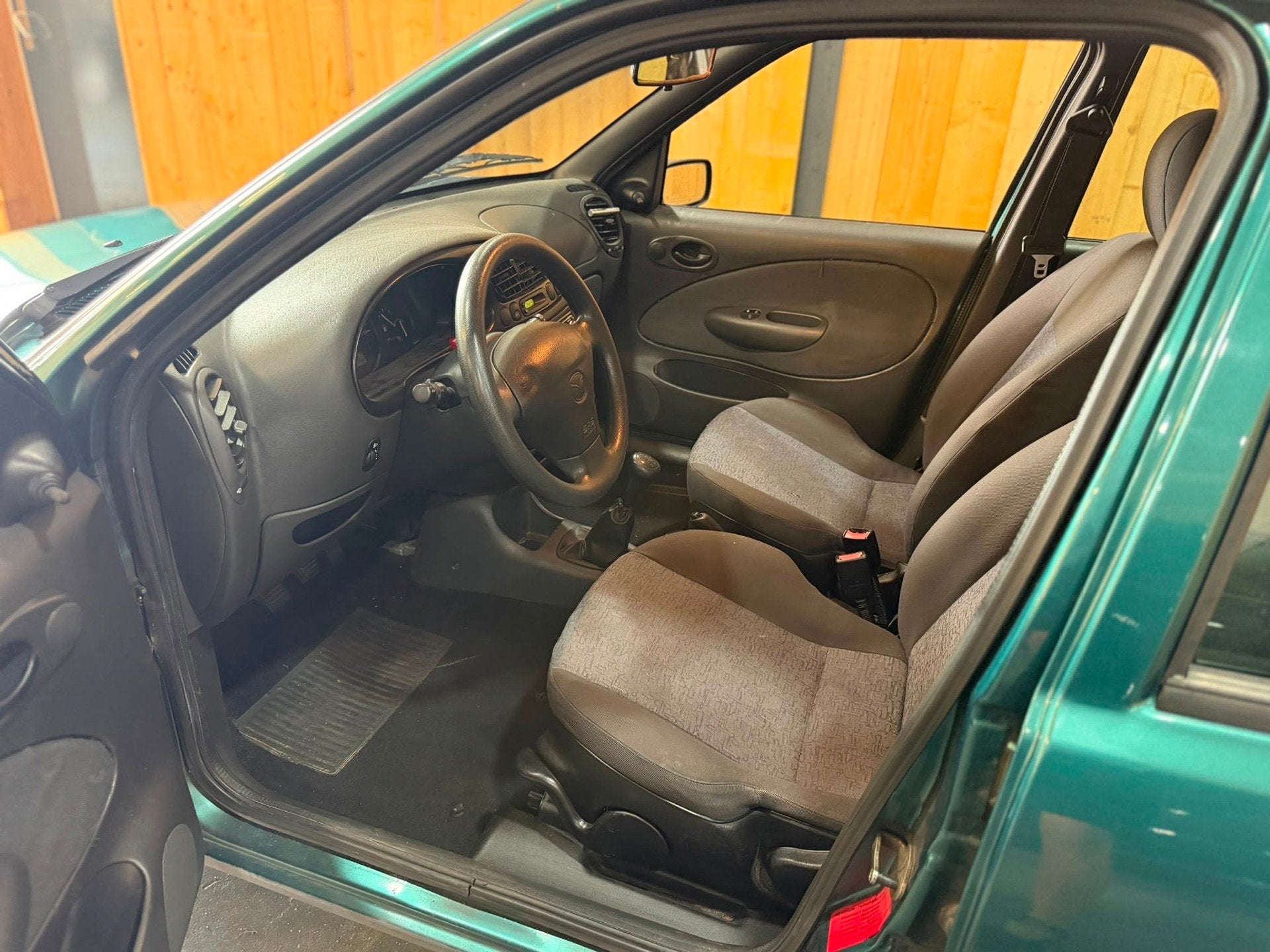 Mazda 121 1.25i GLX 2001 5-Deurs LMV APK, Auto's, 4 cilinders, Bedrijf, 75 pk, 250 kg