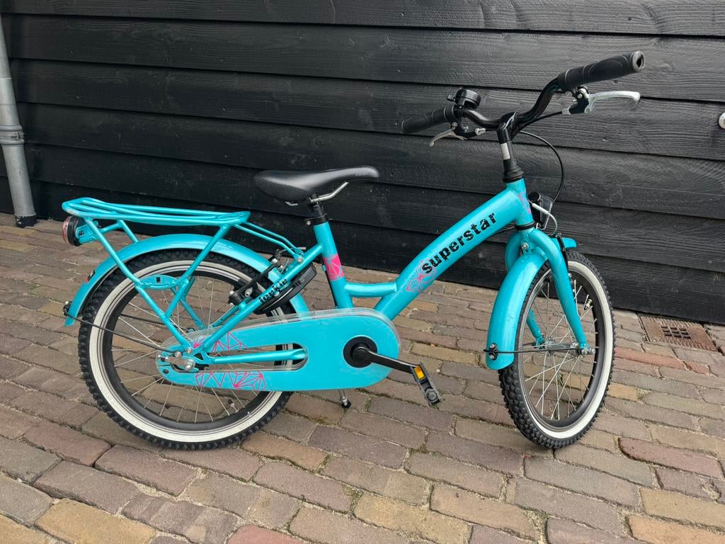 Loekie superstar 18 inch in nette staat, Fietsen en Brommers, Fietsen | Meisjes, Ophalen, Zo goed als nieuw, 18 inch, Handrem