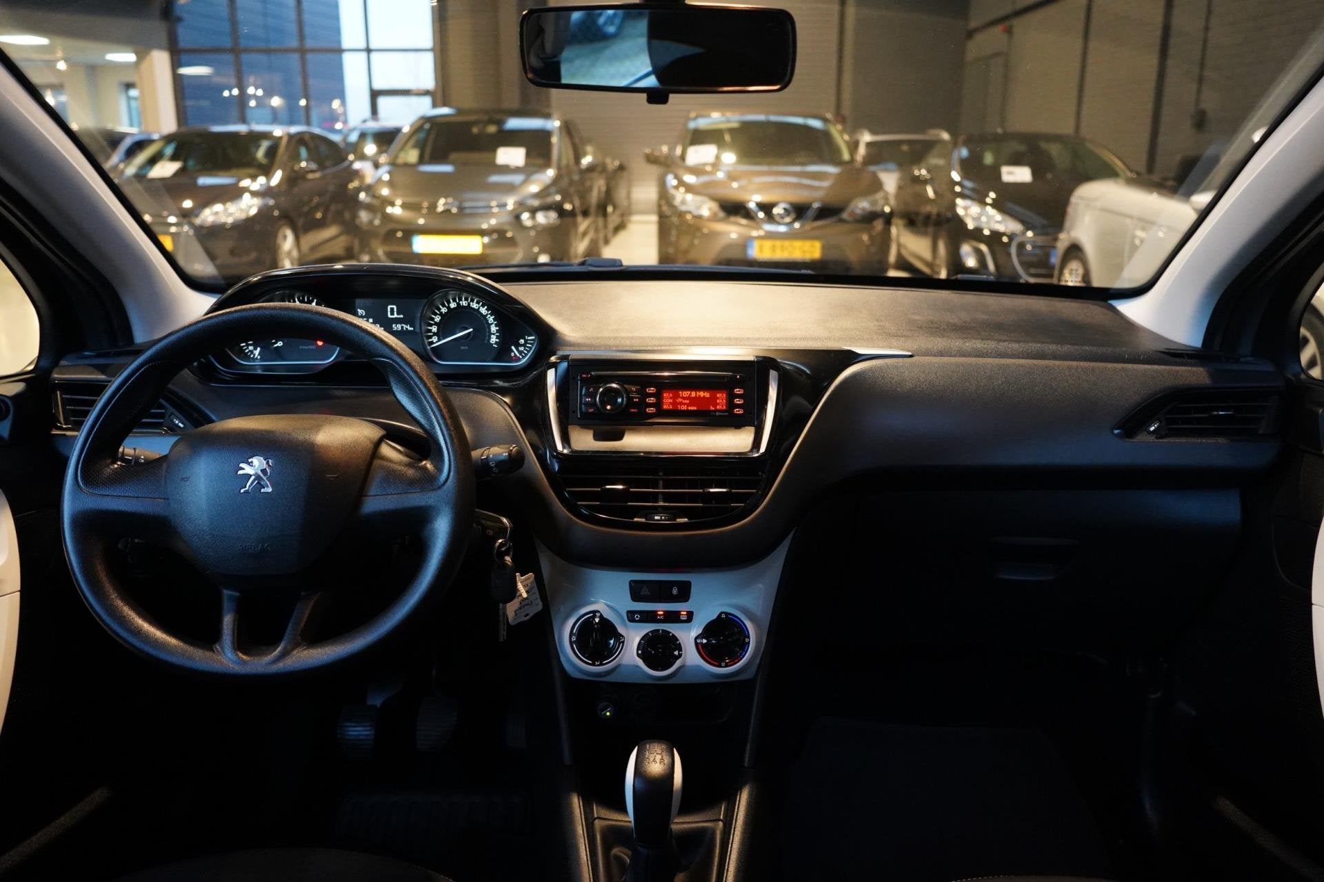 Peugeot 208 1.2 PureTech Like | CRUISE | AIRCO | BLEUTOOTH |, Auto's, 1199 cc, Met garantie (alle), 68 pk, Bedrijf