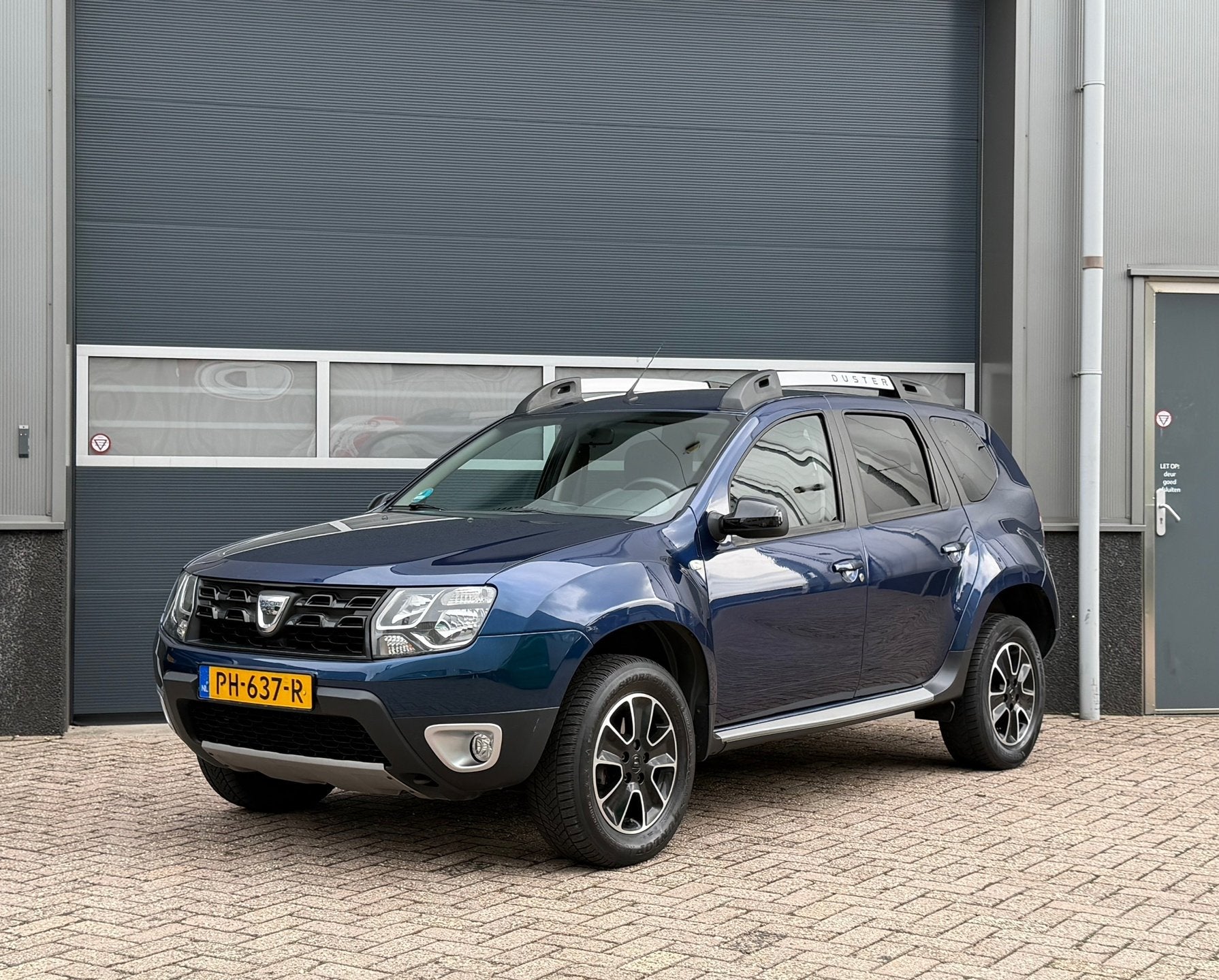 Dacia Duster 1.2 TCe 4x2 Blackshadow bj.2017 Camera|Navi|Pdc, Auto's, Voorwielaandrijving, 125 pk, Gebruikt, Euro 6