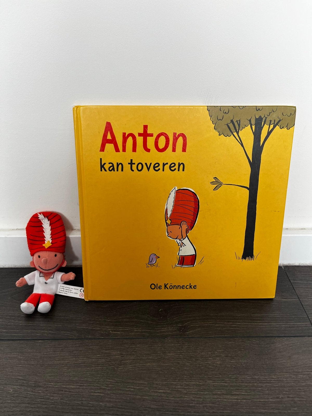 Anton kan toveren - Boek met vingerpopje, Boeken, Ophalen of Verzenden, Gelezen, 3 tot 4 jaar