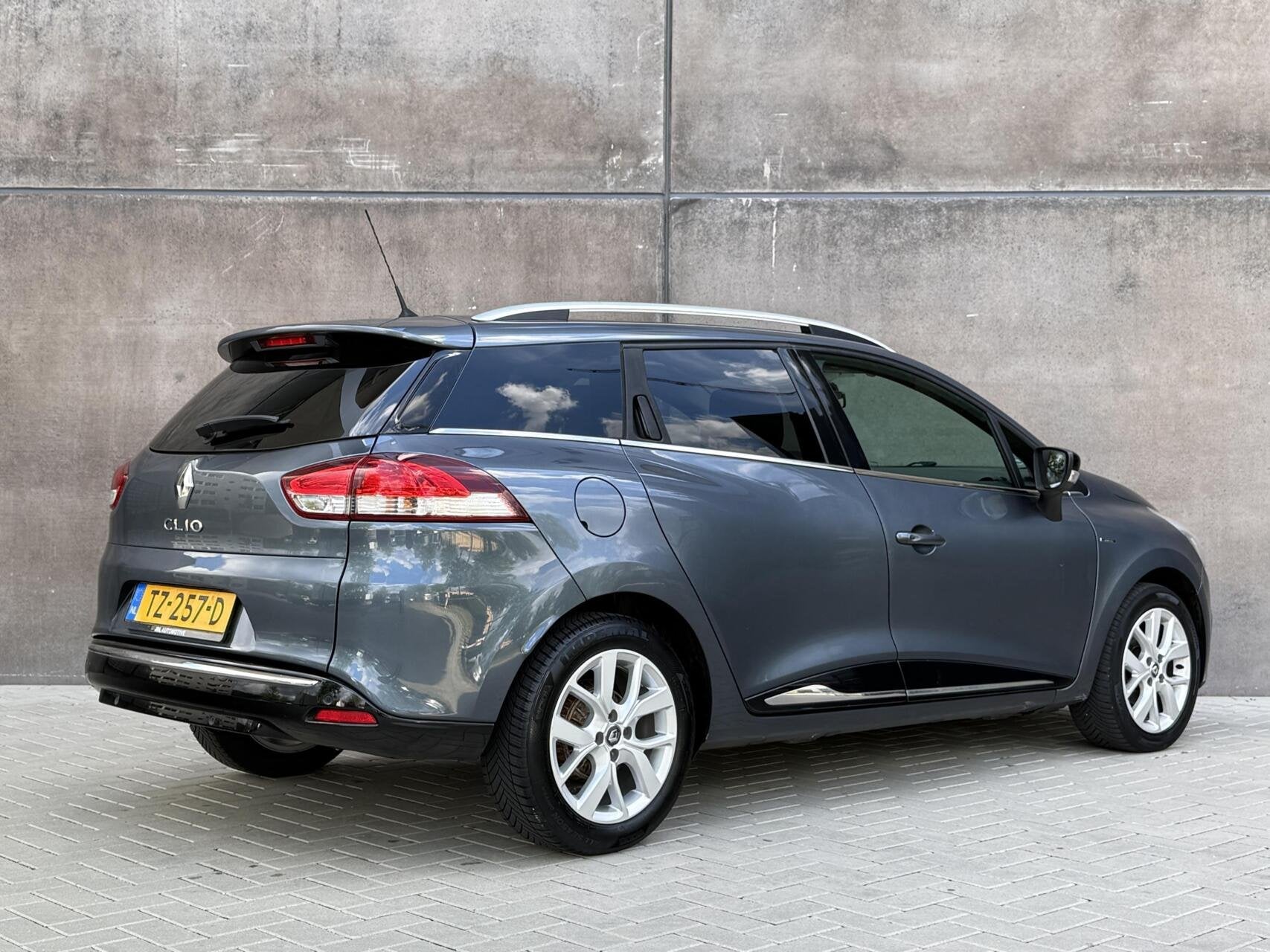 Renault Clio Estate 0.9 TCe Limited | Navigatie | Airco | De, Auto's, Renault, Voorwielaandrijving, 898 cc, Gebruikt, 580 kg
