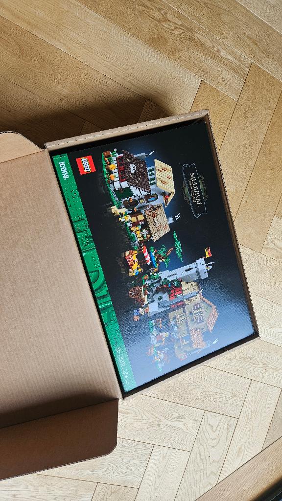 Lego 10322 - Medieval Town Square (Nieuw), Lego, Nieuw, Ophalen of Verzenden, Icons
