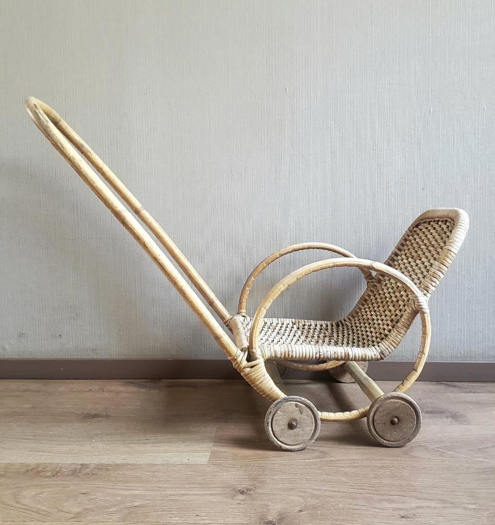 Grote oude rieten poppen wandelwagen, Ophalen