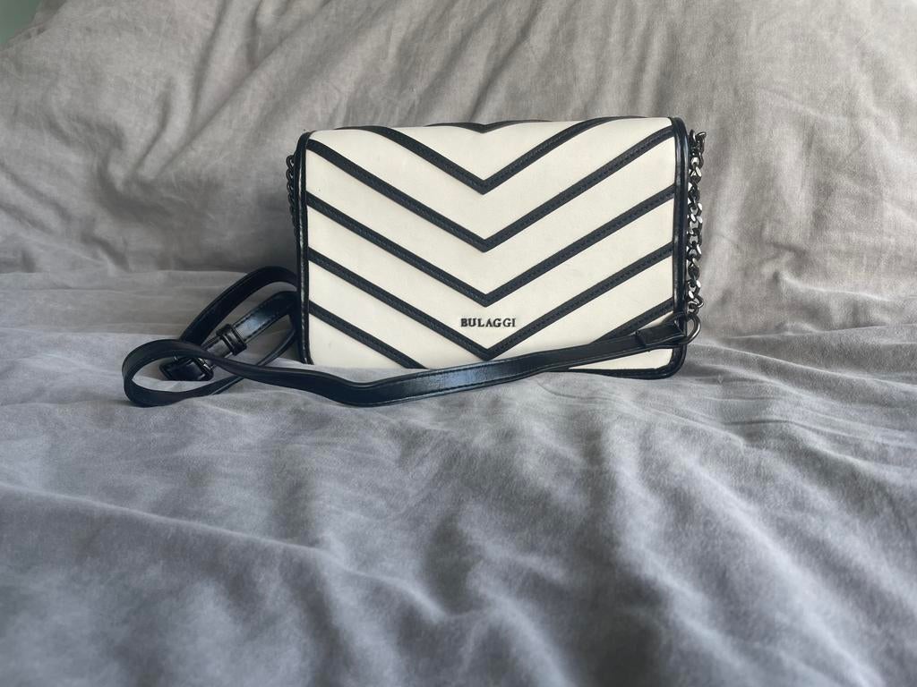 Bulaggi tas, Sieraden, Tassen en Uiterlijk, Tassen | Damestassen, Ophalen of Verzenden, Zo goed als nieuw, Zwart, Schoudertasje