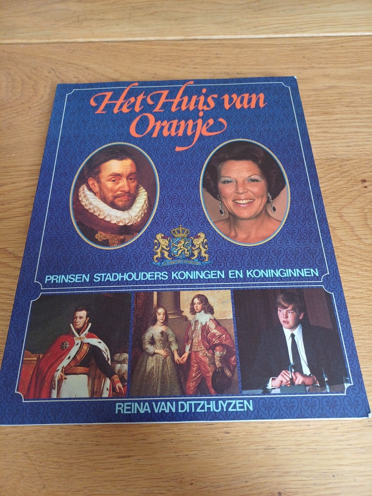 Het huis van oranje Reina van Ditzhuizen gratis afhalen, Verzamelen, Koninklijk Huis en Royalty, Ophalen, Gebruikt