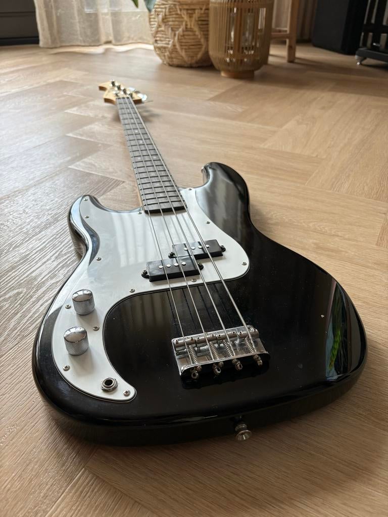 Harley Benton basgitaar linkshandig, Muziek en Instrumenten, Snaarinstrumenten | Gitaren | Bas, Ophalen, Gebruikt, Elektrisch