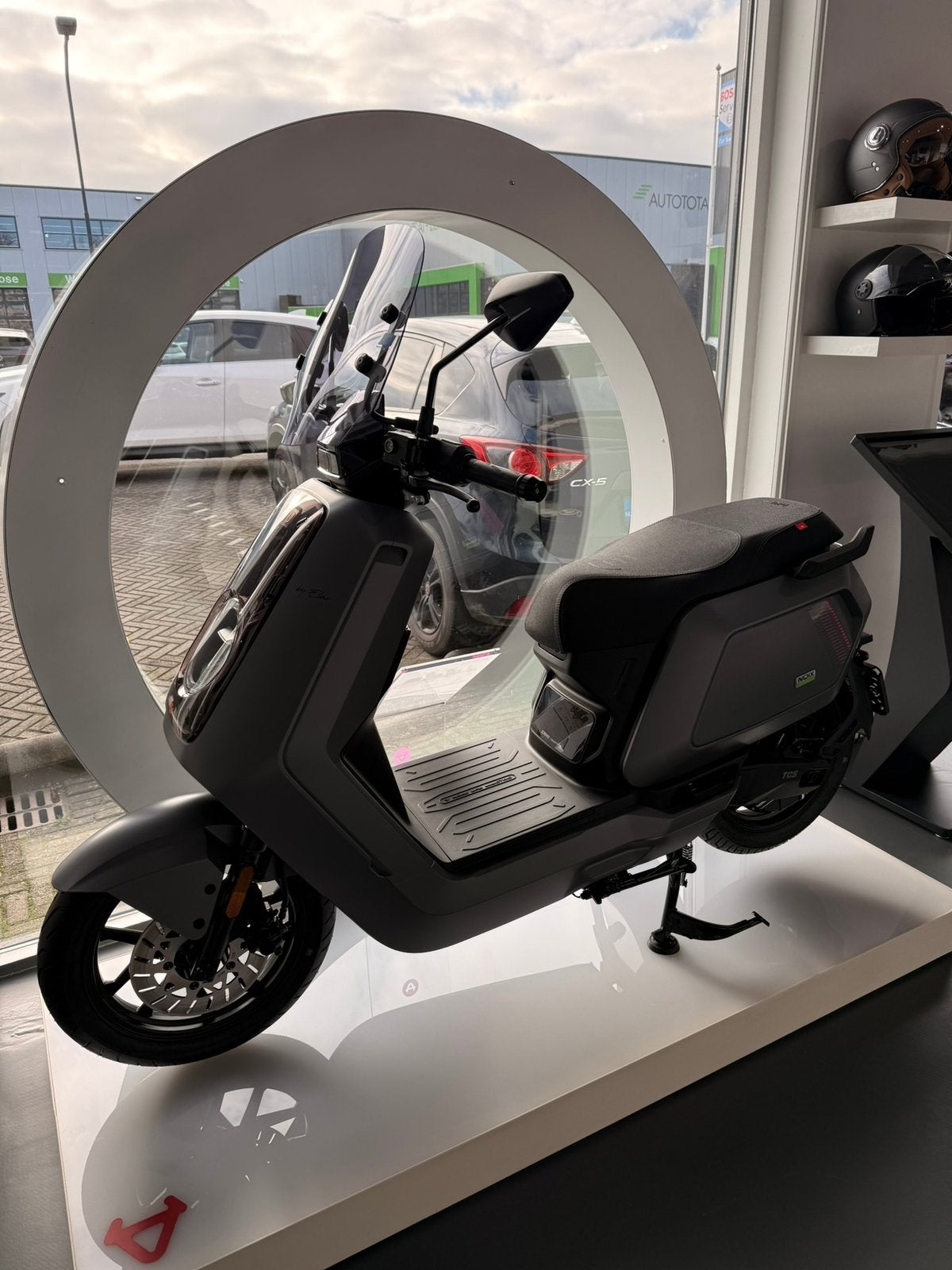 Niu nqix500, Fietsen en Brommers, Snorfietsen en Snorscooters, Ophalen of Verzenden, Zo goed als nieuw, Elektrisch, Overige merken