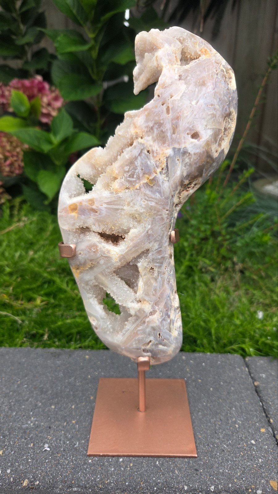 Unieke Roze Amethist op Standaard - 29,5 cm Hoog