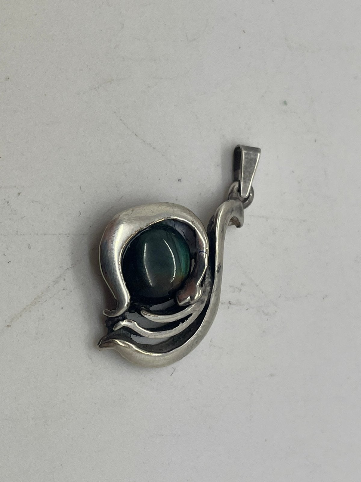 G131 Prachtige zilveren design hanger gesigneerd Finland, Overige voorstellingen, Ophalen of Verzenden, X, Met edelsteen