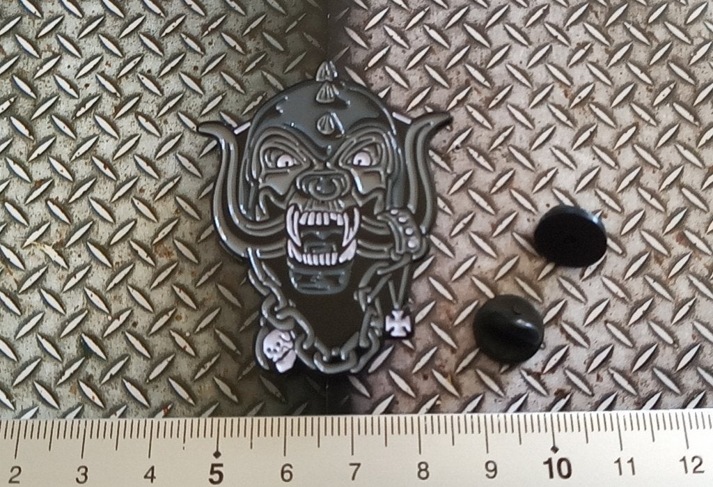 Motorhead prachtige shaped snaggletooth pin badge speld n9, Ophalen of Verzenden, Nieuw, Overige typen