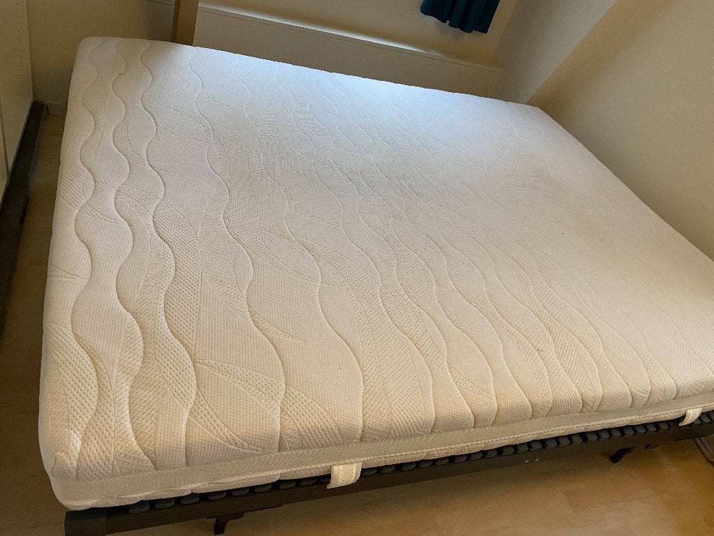 100% latex matras  en bedbodem, Ophalen, Tweepersoons, Zo goed als nieuw, Matras