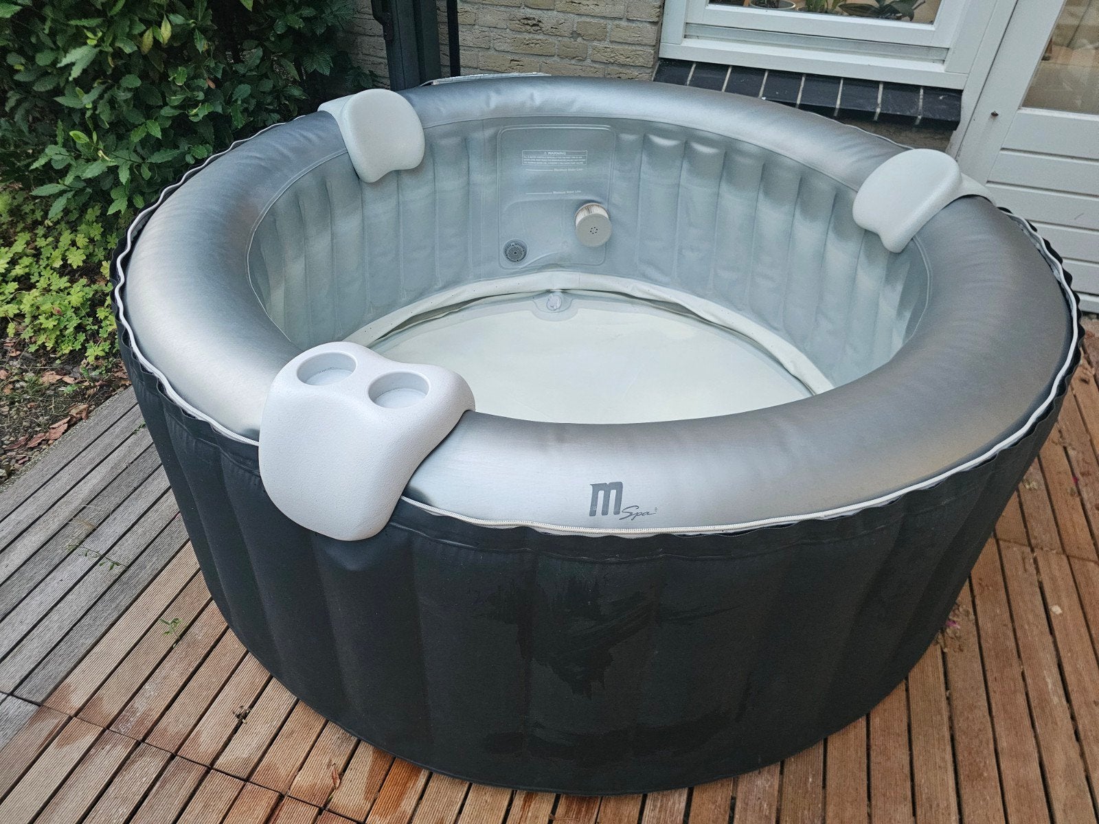MSpa jacuzzi met hoofdsteunen, bekerhouder en afdekzeil, Tuin en Terras, Bubbelbaden en Hottubs, Ophalen, Zo goed als nieuw, Filter