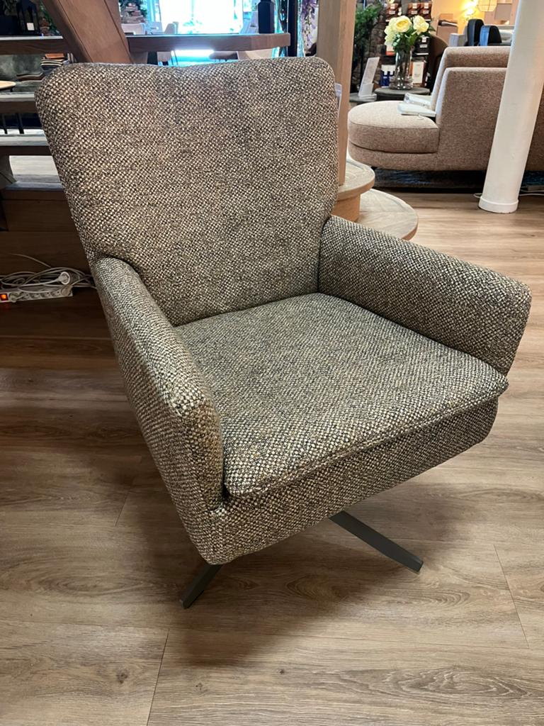 Showmodel Draaifauteuil Hugo Haveco van 849.- nu voor 375.-, Ophalen, Minder dan 75 cm, Nieuw, Stof