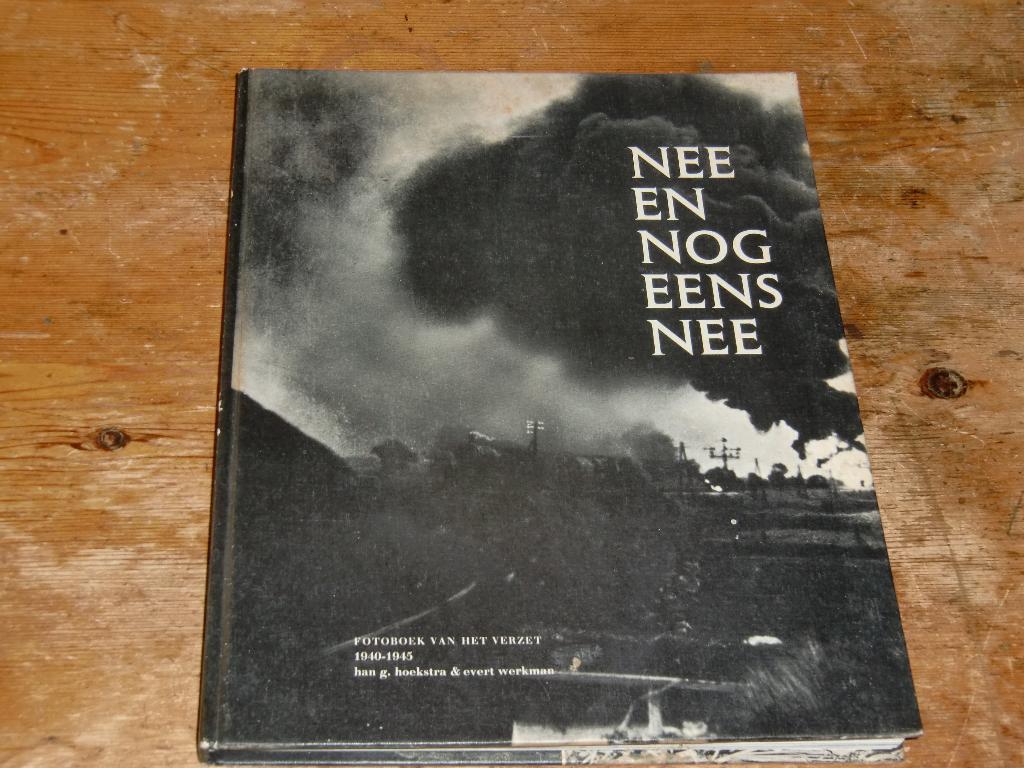 Nee en nog eens nee (Fotoboek van het verzet, Wo2), Tweede Wereldoorlog, Ophalen of Verzenden, Zo goed als nieuw, Algemeen