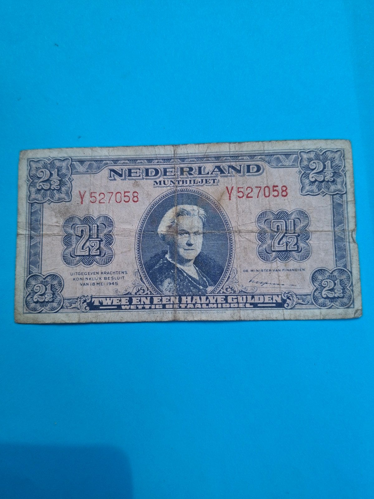 2,5 gulden Wilhelmina II uit 1945 in ZF-
Serie nummer Y 5270, Verzenden, 2½ gulden, Los biljet