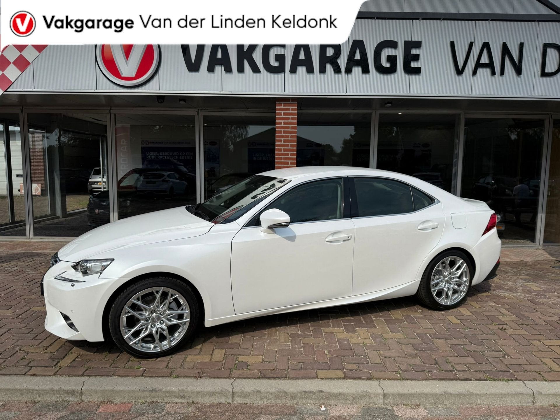 Lexus IS 300h Business 2.5 Hybr 2016 Cruise, Auto's, Lexus, Automaat, Achterwielaandrijving, Gebruikt, Leder en Stof