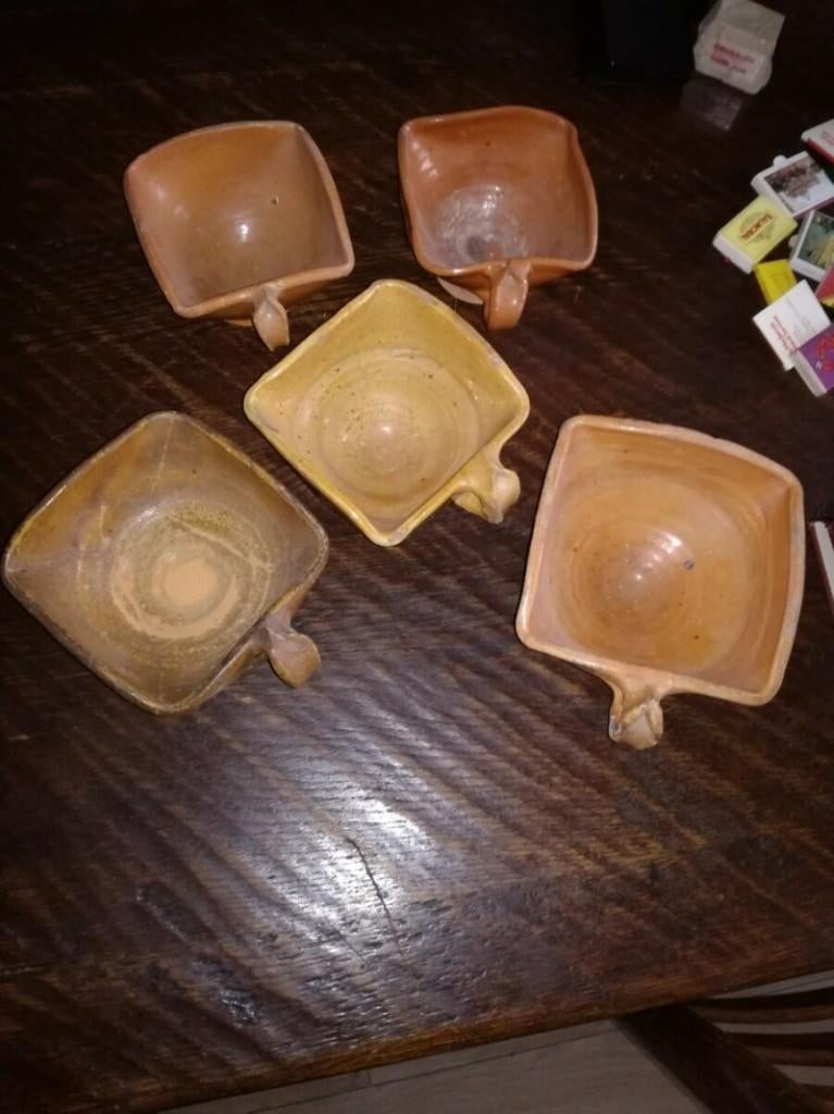 Te koop antieke aardewerk kommen, Ophalen