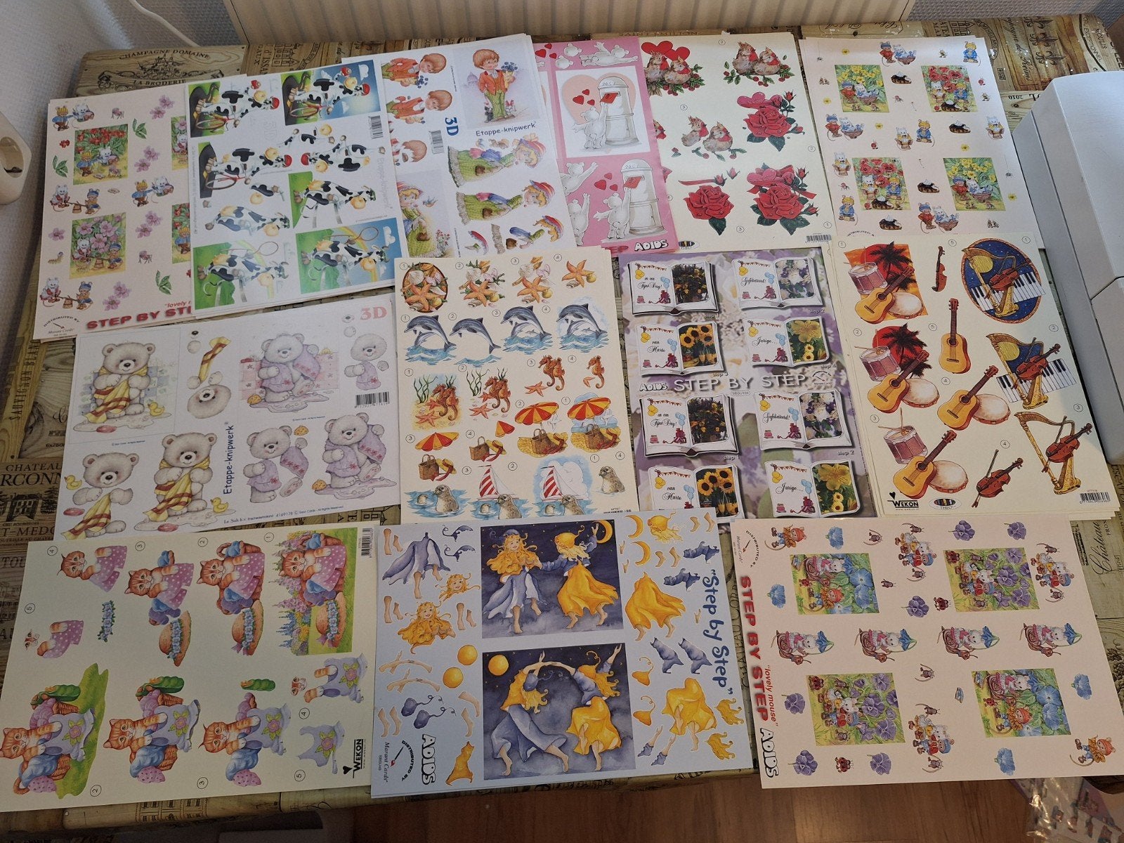 Zeer veel 3D knipvellen assorti PLUS 40 VELLUM velletjes, Hobby en Vrije tijd, Scrapbooking, Ophalen of Verzenden, Nieuw, Papier of Karton