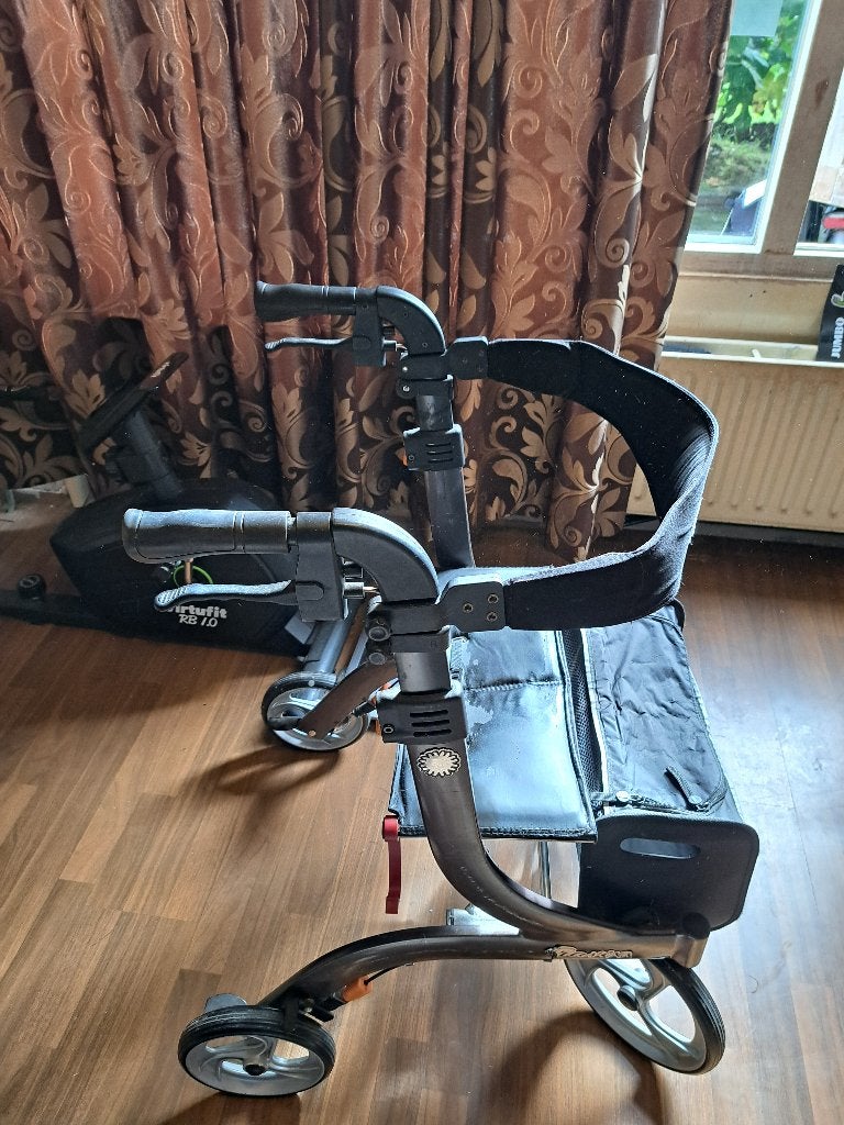 ROLLATOR TRAVIXX, Ophalen, Lichtgewicht, Gebruikt