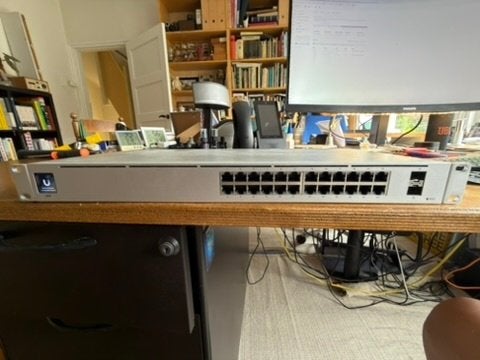Unifi USW24 switch, Ophalen of Verzenden, Zo goed als nieuw
