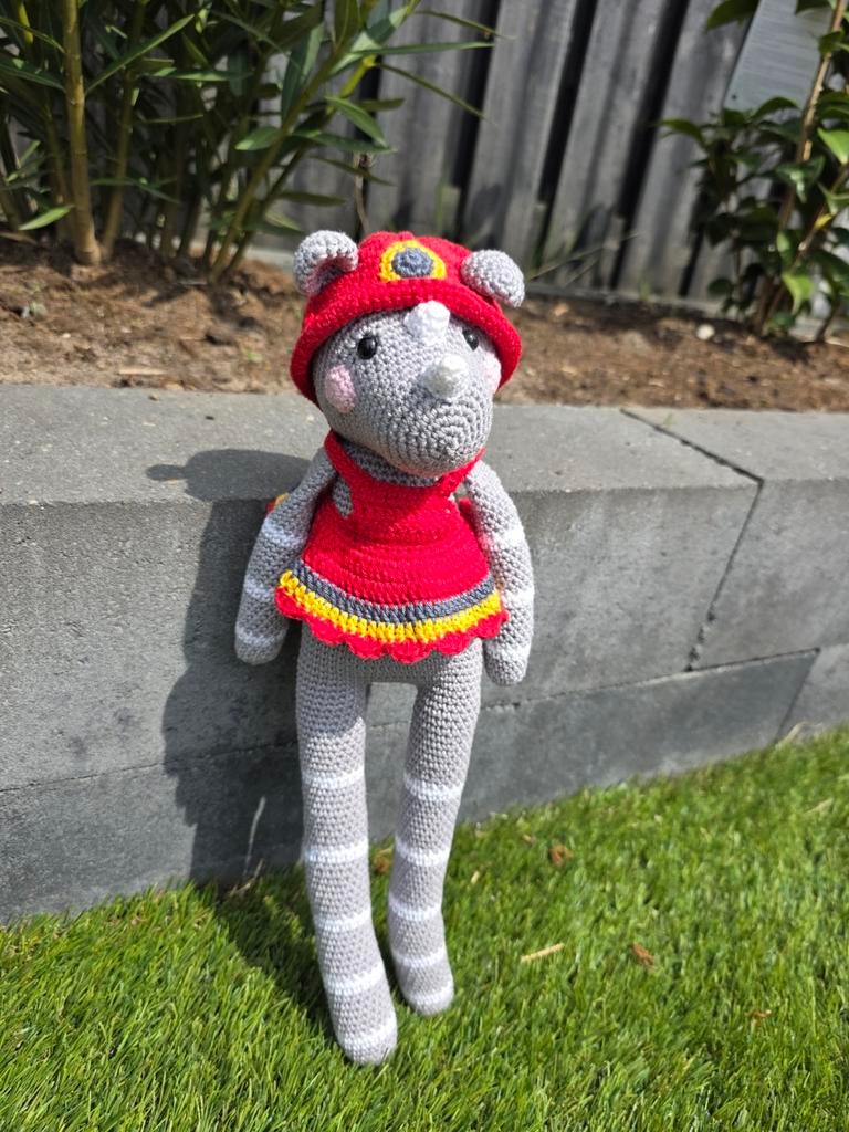 Gehaakte brandweervrouw knuffel, Kinderen en Baby's, Speelgoed | Knuffels en Pluche, Overige merken, Overige karakters, Nieuw