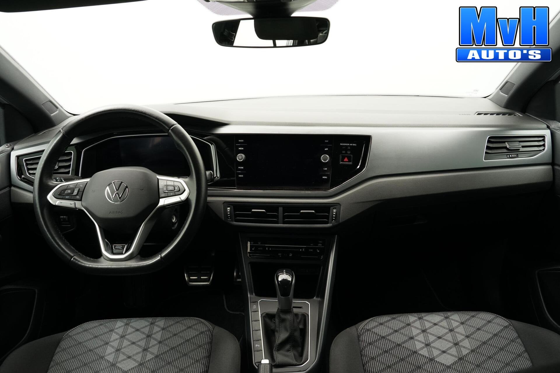 Volkswagen Polo 1.0 TSI R-Line|DSG|ACC|CAMERA|STOELVERW|NAP, Gebruikt, Euro 6, 95 pk, Met garantie (alle)