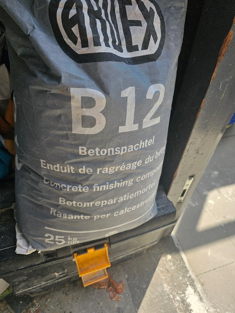 B12 Betonrepatiemordtel, Ophalen
