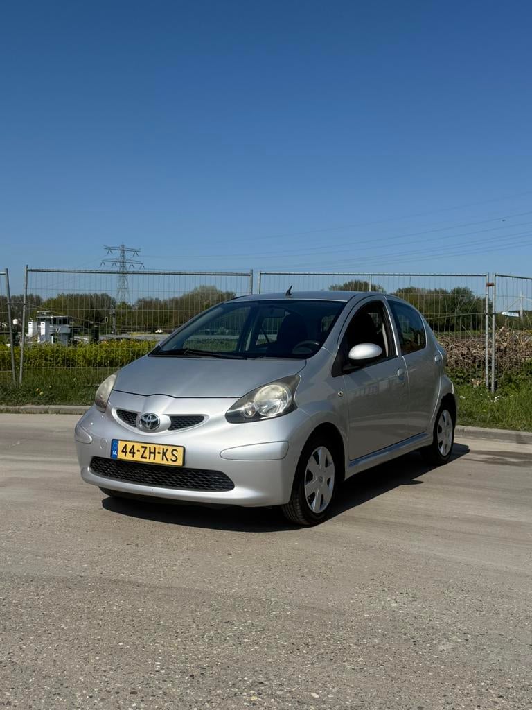 Toyota Aygo 1.0 12V Vvt-i 5DRS 2008 Grijs, Voorwielaandrijving, 4 stoelen, 68 pk, Origineel Nederlands