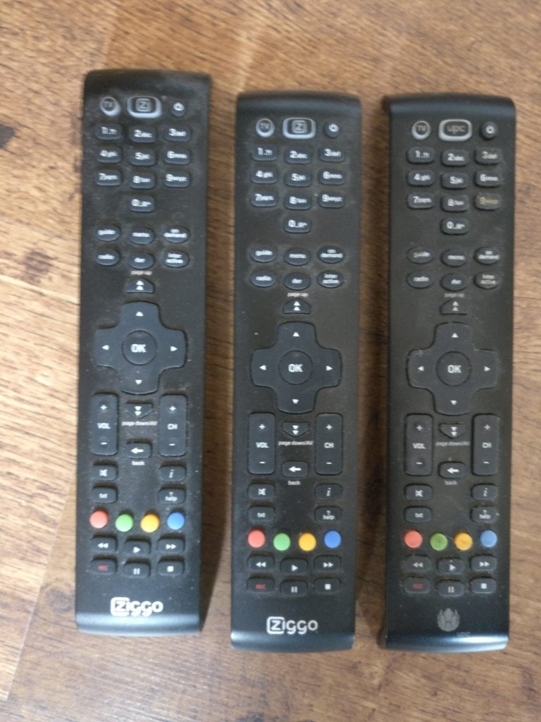 Afstandbediening 2 x Ziggo en 1 x UPC, Ophalen of Verzenden, Gebruikt