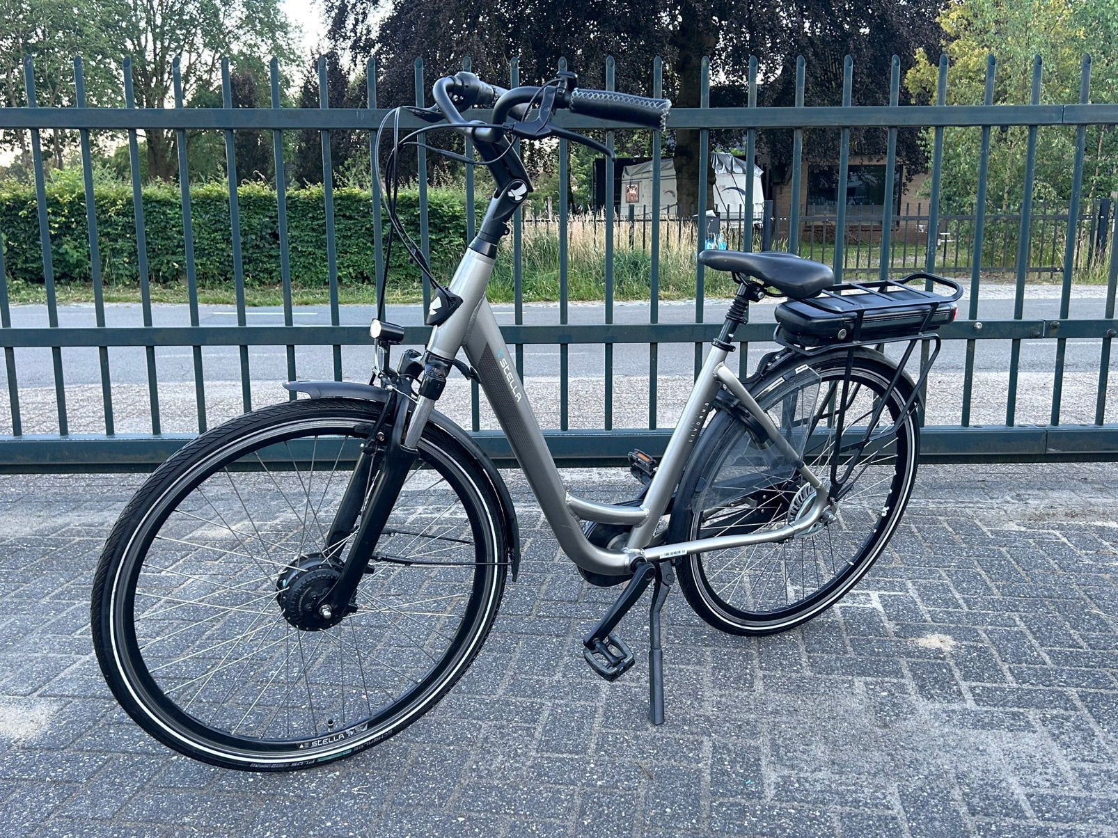 NETTE ELEKTRISCHE - STELLA VIENNA  FDST - DAMESFIETS 49CM, Zo goed als nieuw, 47 tot 51 cm, 50 km per accu of meer, Ophalen