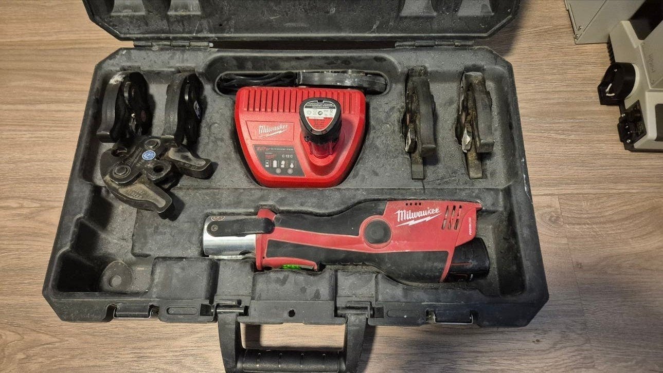 Milwaukee Perstang met persbekken, Ophalen, Zo goed als nieuw