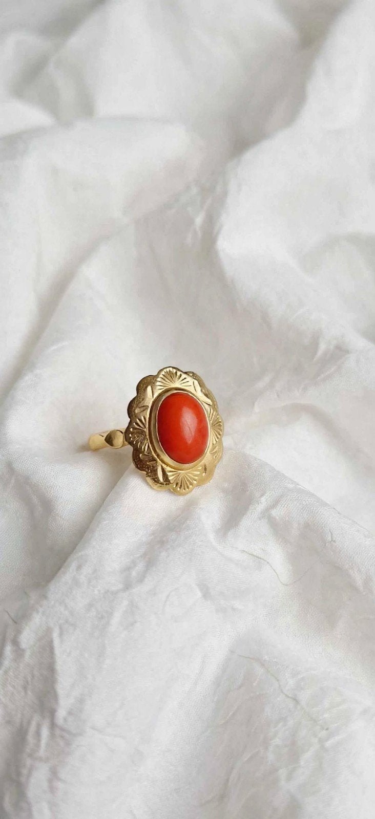vintage koraal ring en oranje carneool ring, 18 tot 19, Gebruikt, Ophalen of Verzenden, Met edelsteen
