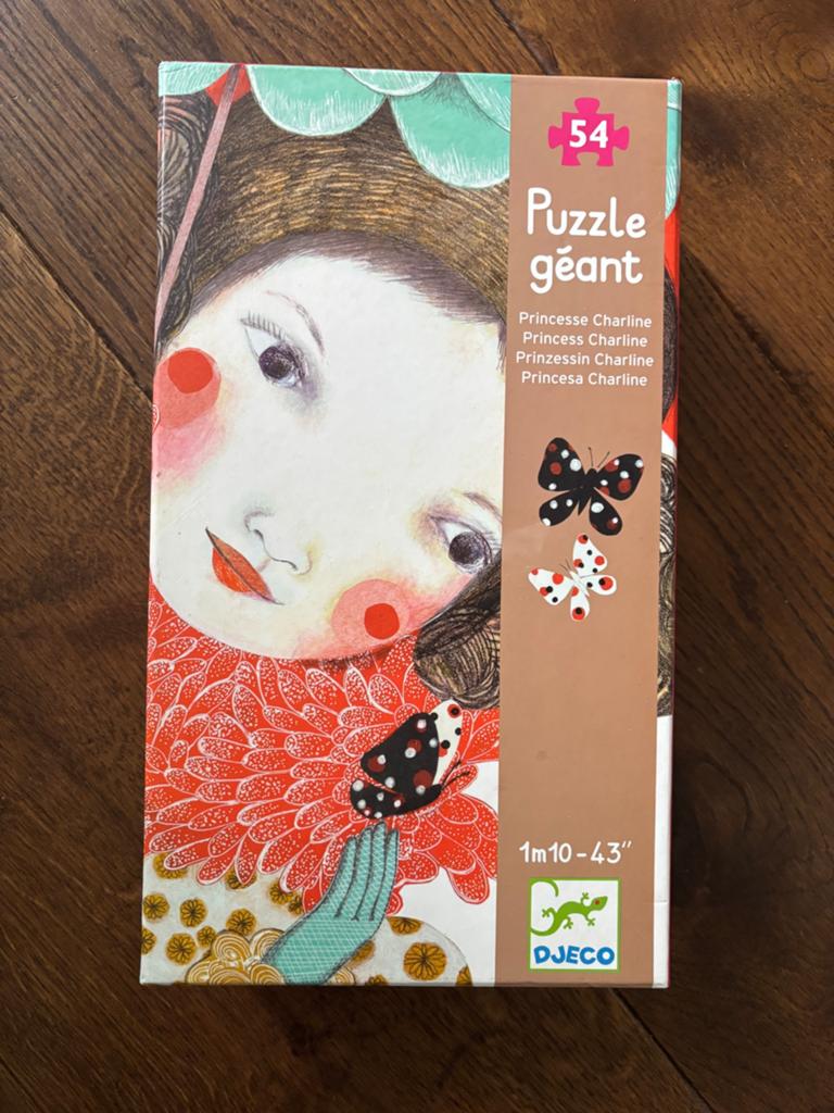 Djeco Reuzegrote vloerpuzzel: Prinses Charline, 54 stukjes, Ophalen of Verzenden, Meer dan 50 stukjes, Zo goed als nieuw, 4 tot 6 jaar