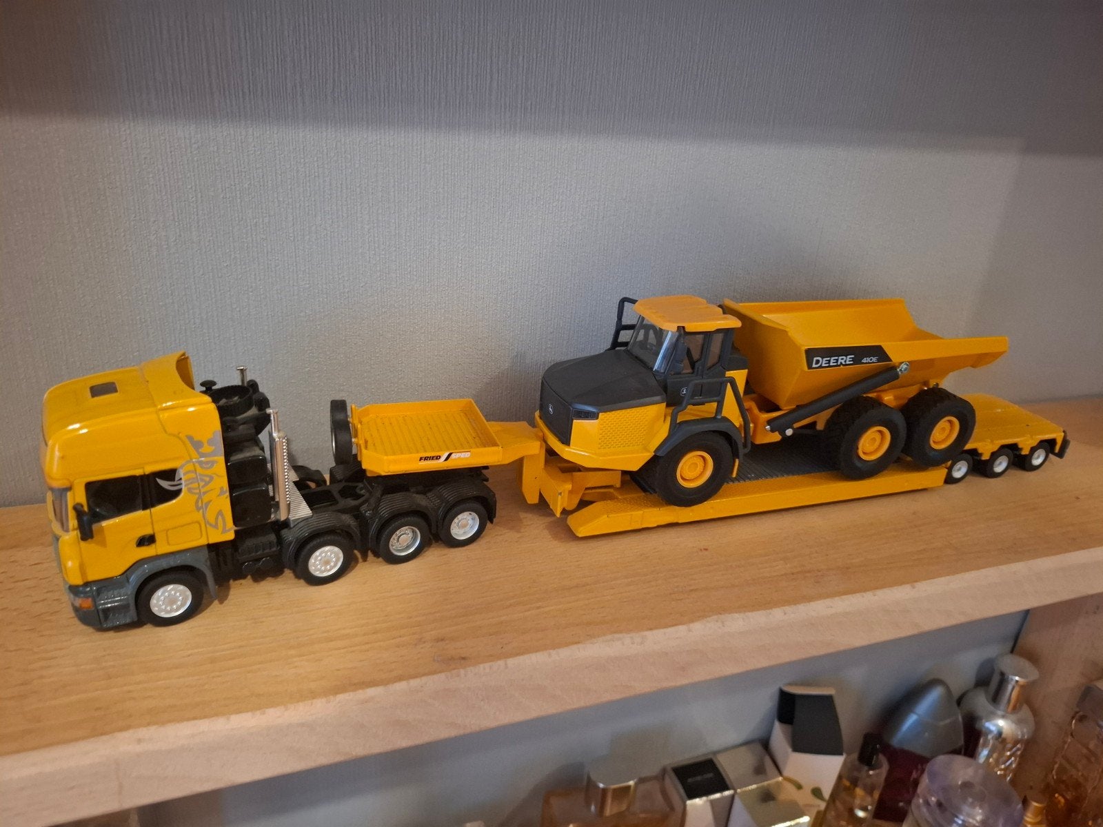 Siku 1:50 Scania 4 met dieplader en Volvo dumper, Ophalen of Verzenden
