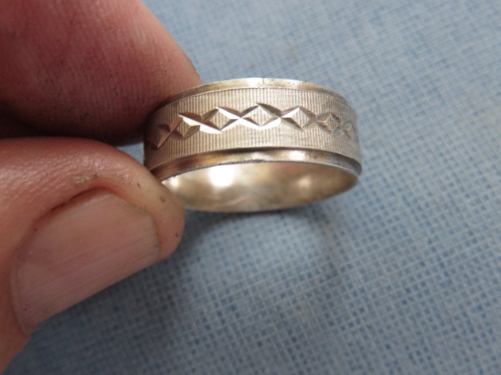 Ring met band graveringen in zilver, Gebruikt, 19 tot 20, Ophalen of Verzenden, Dame of Heer