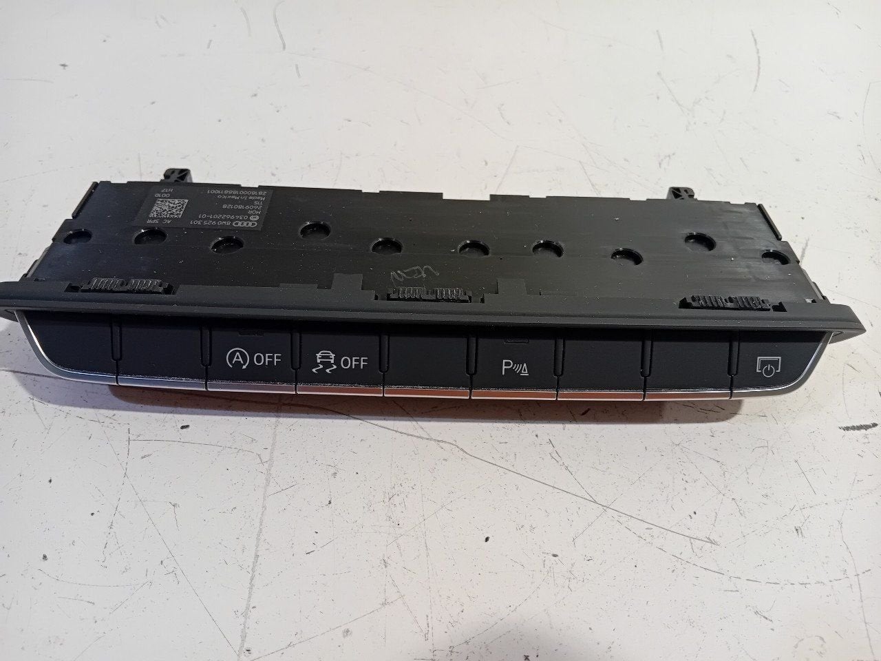 Esp schakelaar Audi A4, Onderdelen@venauto.nl, Van der Ven Autorecycling B.V., Gebruikt, Ettenseweg 76, 4706 PB Roosendaal, The Netherlands