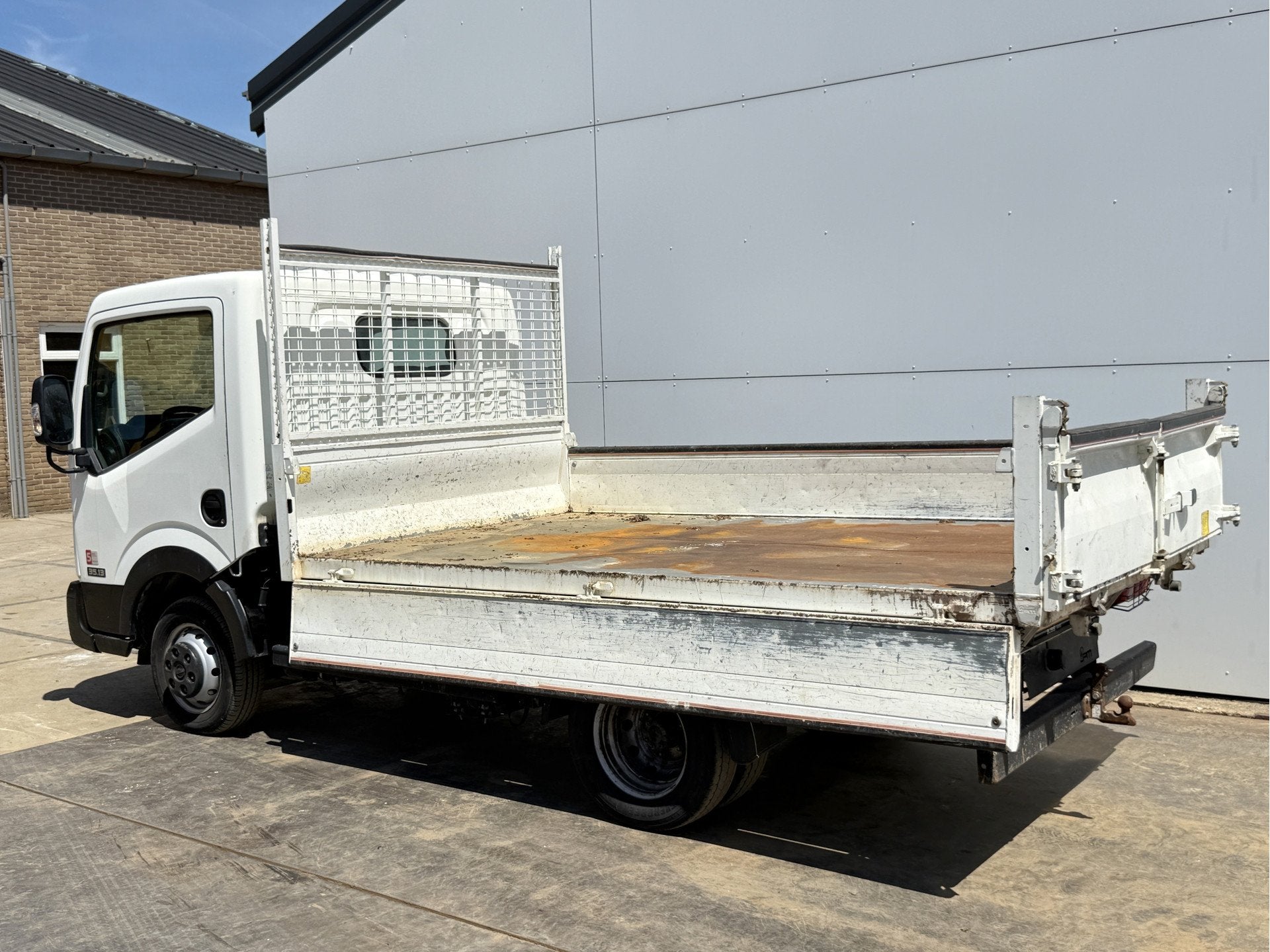 Nissan NT400 130PK 3.0 Kipper 3L Dubbellucht 3.5t Trekhaak A, Gebruikt, 4 cilinders, Wit, 10 km/l