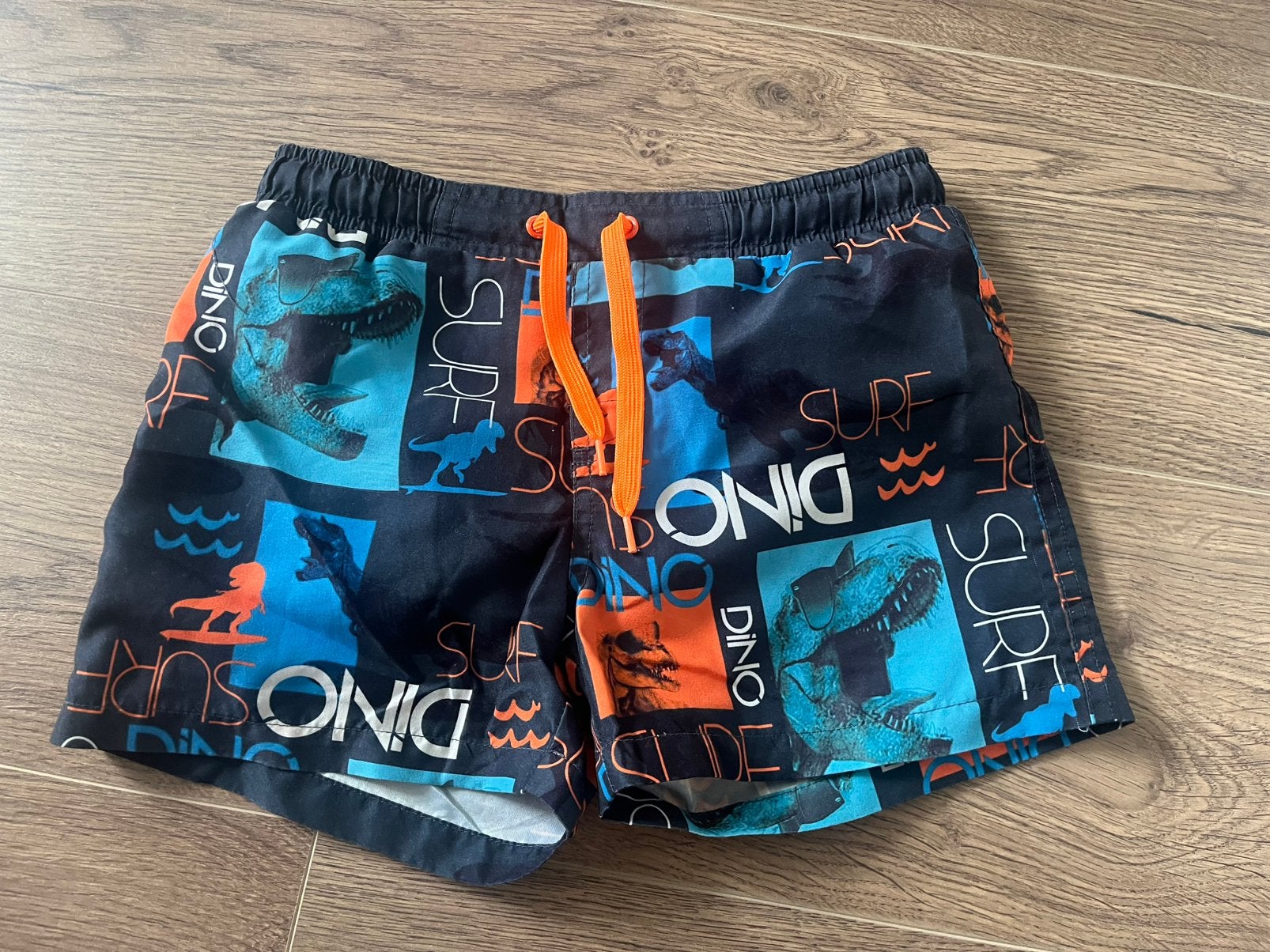 Zwemshort Dino maat 122, Zo goed als nieuw, Zwembroek, Jongen, Ophalen of Verzenden